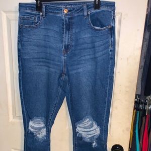 AE MOM JEANS - RIPPED KNEES - SIZE 14!